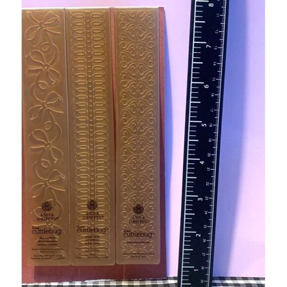 Anna Griffin Embossing Border Folder set #5 - Picture 4 of 11
